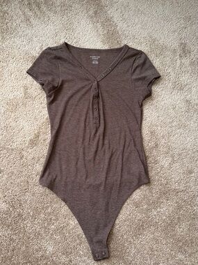 American Eagle Outfitters Brown Ribbed Short-Sleeve Henley Bodysuit